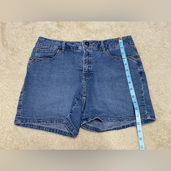 Blue Jean Shorts - Size: 8 - St John Bay - Picture 5 of 6
